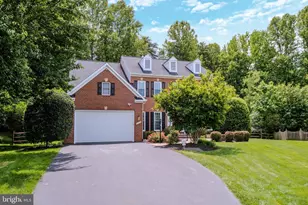 4907 Elsa Ct, Fairfax, VA 22030 - Photo 2