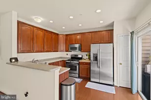 4457 Beacon Grove Cir, Fairfax, VA 22033 - Photo 10