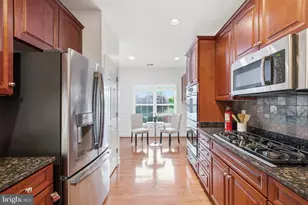 8932 Pink Carnation Ct, Lorton, VA 22079 - Photo 16