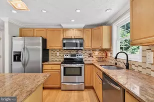 8471 Great Lake Ln, Springfield, VA 22153 - Photo 10