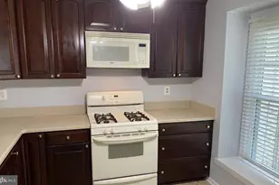 14447 Four Chimney Dr, Centreville, VA 20120 - Photo 4