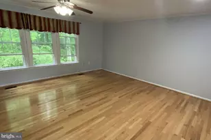 14447 Four Chimney Dr, Centreville, VA 20120 - Photo 2