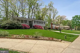 1713 Pine Valley Dr, Vienna, VA 22182 - Photo 2