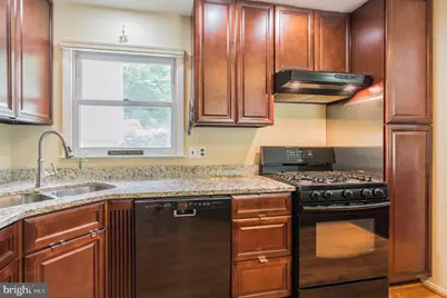 7011 Hadlow Drive, Springfield, VA 22152 - Photo 12