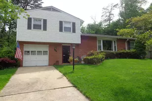 7011 Hadlow Dr, Springfield, VA 22152 - Photo 2