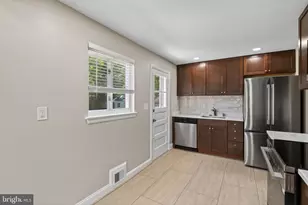 7216 Carol Ln, Falls Church, VA 22042 - Photo 16