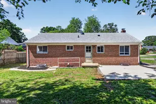 7216 Carol Ln, Falls Church, VA 22042 - Photo 4