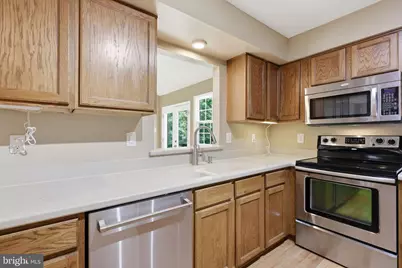 11913 Holly Spring Drive, Great Falls, VA 22066 - Photo 12