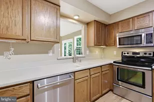 11913 Holly Spring Dr, Great Falls, VA 22066 - Photo 12