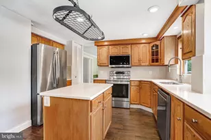 12306 Streamvale Cir, Herndon, VA 20170 - Photo 6