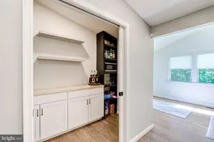 11926 Appling Valley Rd, Fairfax, VA 22030 - Photo 32