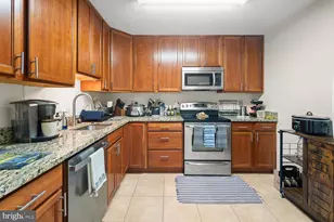 8360 Greensboro Dr, McLean, VA 22102 - Photo 10