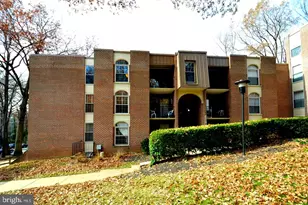 3318 Woodburn Village Dr, Annandale, VA 22003 - Photo 2