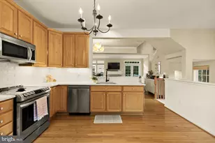 9151 Silvershadow Ct, Lorton, VA 22079 - Photo 8