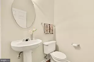 9151 Silvershadow Ct, Lorton, VA 22079 - Photo 6