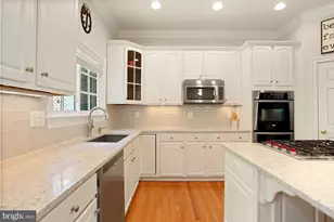4395 Patriot Park Ct, Fairfax, VA 22030 - Photo 12