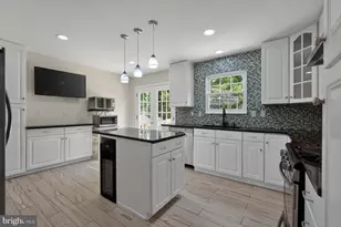 15218 Sovereign Pl, Chantilly, VA 20151 - Photo 16