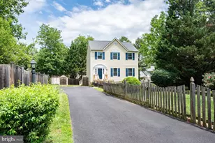 15218 Sovereign Pl, Chantilly, VA 20151 - Photo 4