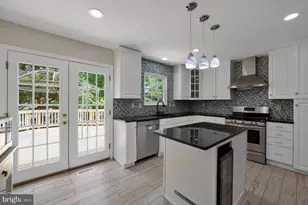 15218 Sovereign Pl, Chantilly, VA 20151 - Photo 18