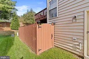 4619 Deerwatch Dr, Chantilly, VA 20151 - Photo 4