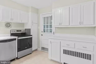 12131 Waples Mill Rd, Oakton, VA 22124 - Photo 14