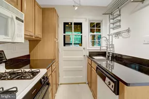 5926 Edgehill Ct, Alexandria, VA 22303 - Photo 10