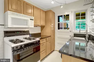 5926 Edgehill Ct, Alexandria, VA 22303 - Photo 10