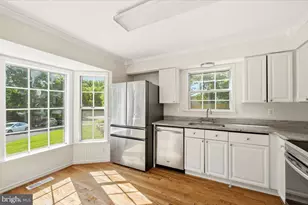 7928 Gambrill Ct, Springfield, VA 22153 - Photo 4