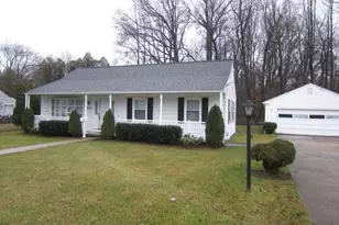 2131 Pimmit Dr, Falls Church, VA 22043 - Photo 2