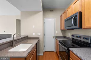 12151 Penderview Ln, Fairfax, VA 22033 - Photo 10