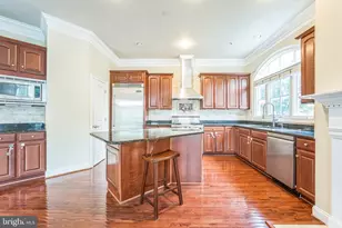 7000 Eastern Red Cedar Ln, McLean, VA 22101 - Photo 12