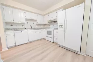 7993 Tyson Oaks Cir, Vienna, VA 22182 - Photo 6