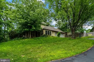 7373 Silver Pine Dr, Springfield, VA 22153 - Photo 2