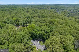 8000 Seven Hills Ct, Clifton, VA 20124 - Photo 4