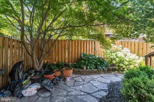 5720 Crownleigh Ct, Burke, VA 22015 - Photo 24