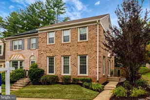 5720 Crownleigh Ct, Burke, VA 22015 - Photo 4
