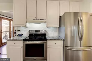 5720 Crownleigh Ct, Burke, VA 22015 - Photo 6
