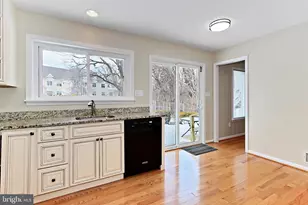 2804 Oakton Manor Ct, Oakton, VA 22124 - Photo 18