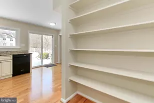 2804 Oakton Manor Ct, Oakton, VA 22124 - Photo 12