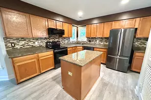 7827 Bold Lion Ln, Alexandria, VA 22315 - Photo 12
