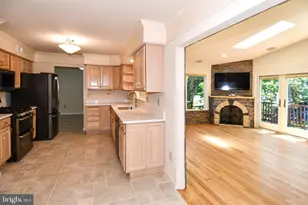 11061 Tottenham Ln, Reston, VA 20194 - Photo 24