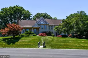 11061 Tottenham Ln, Reston, VA 20194 - Photo 2