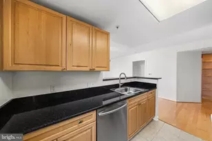 2726 Gallows Rd, Vienna, VA 22180 - Photo 8