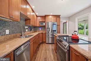 2506 Pinoak Ln, Reston, VA 20191 - Photo 4