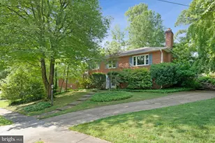 3160 Ravenwood Dr, Falls Church, VA 22044 - Photo 2