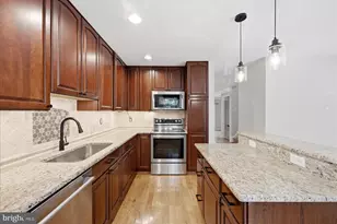 6050 Heatherwood Dr, Alexandria, VA 22310 - Photo 4