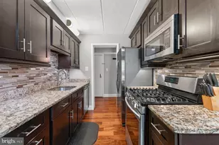 2330 Freetown Ct, Reston, VA 20191 - Photo 8