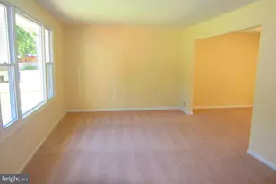 4898 Wheatstone Dr, Fairfax, VA 22032 - Photo 2
