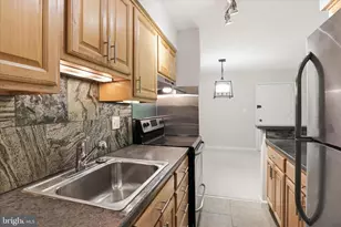 8110 Colony Point Rd, Springfield, VA 22152 - Photo 10