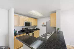 2726 Gallows Rd, Vienna, VA 22180 - Photo 8